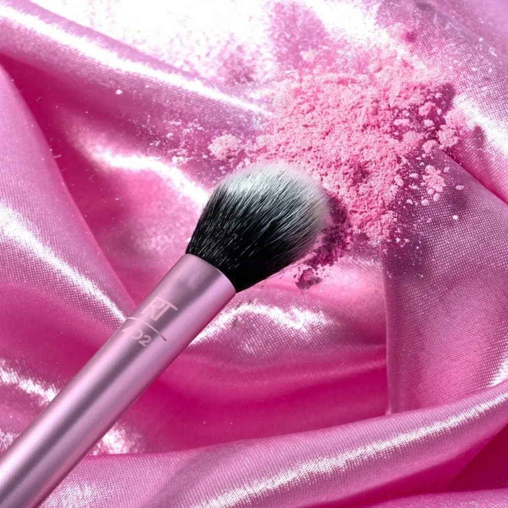 Real Techniques Makeup Brush Setting & Highlighting Cheek brush - Picture 5 of 8